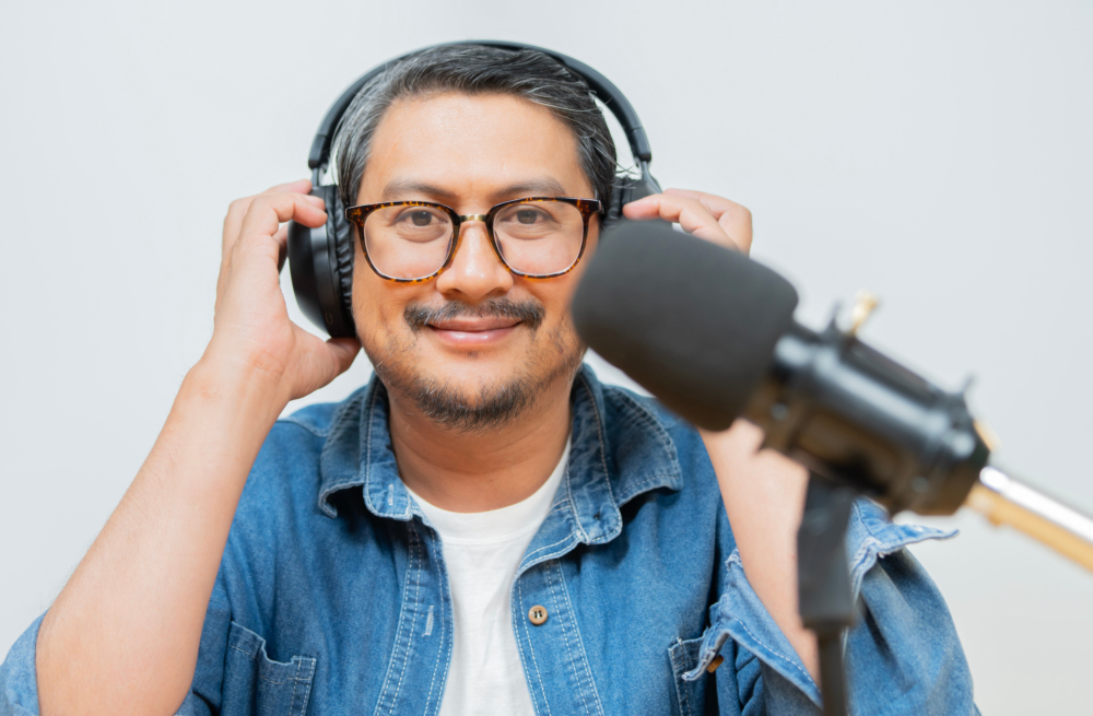 Bilingual English and Spanish Voiceover: When One Voice Should Do Both